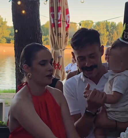 Milan Vasić i supruga Maja na proslavi prvog rođendana sina Despota (4).png