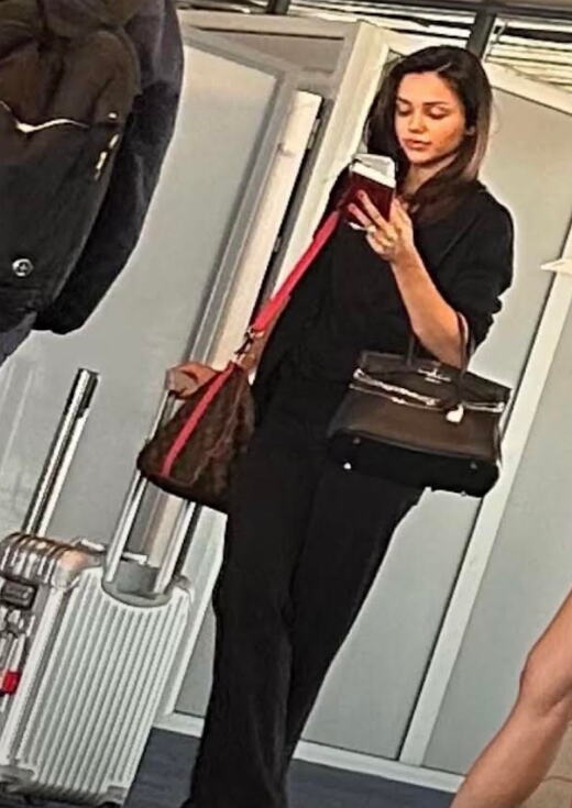 Breskvica sama na aerodromu