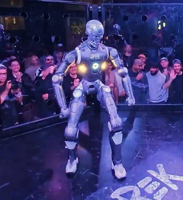 MMA borba čoveka i robota