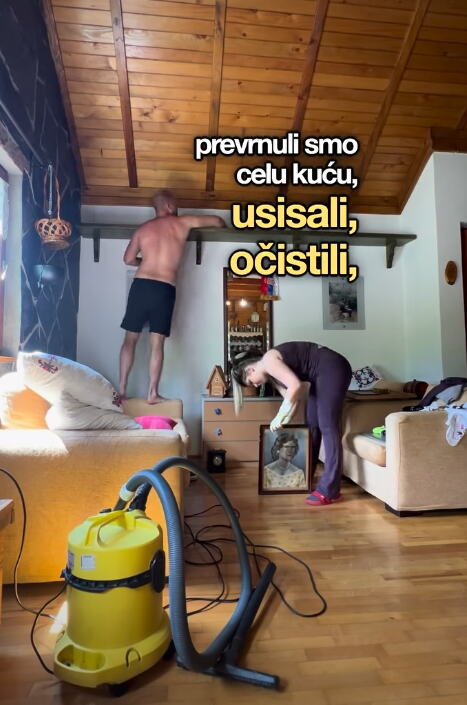 Ana Ljubisavljević pokazala kako joj je pacov izgrizao dasku na WC šolji (1).PNG