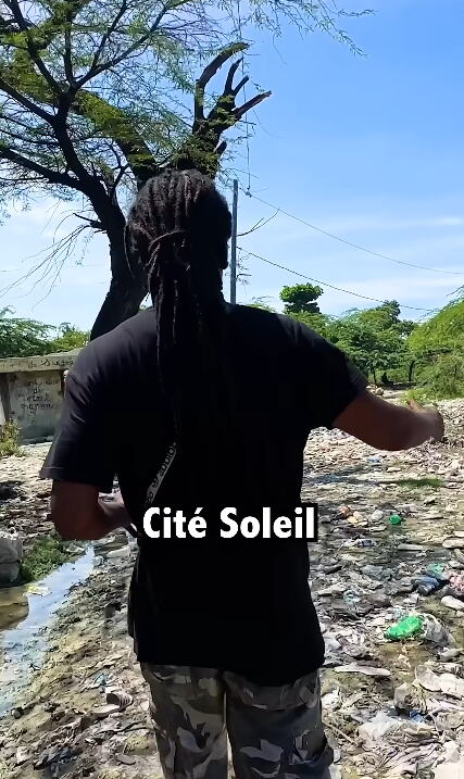 Nagomilano smeće u mestu Port o Prens, Haiti