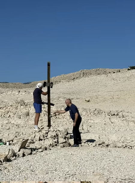 Pravoslavni krst na Pagu sećanje na zločine ustaša i NDH