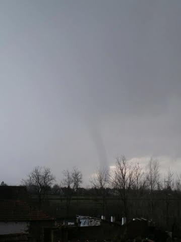 tornado-i-pijavica-u-kikindi.jpg