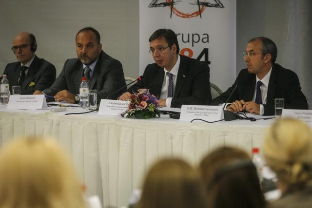 vucic-devenport-sasa-jankovic.jpg