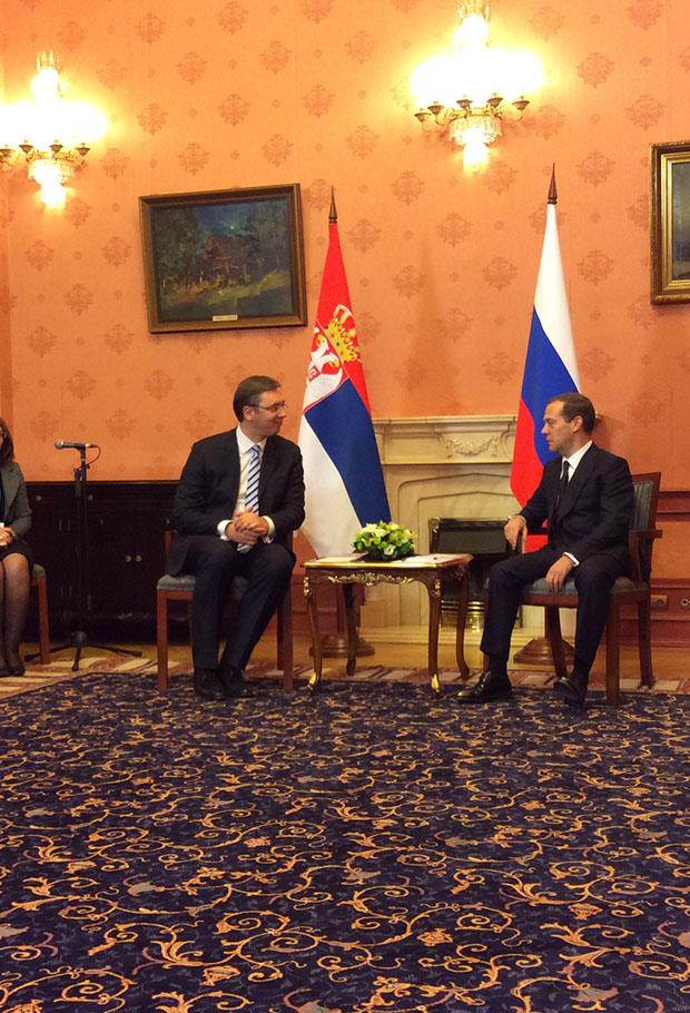 aleksandar-vucic-medvedev.jpg