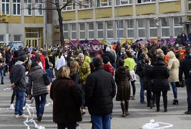 djaci-skola-veliki-odmor-raspust-ucenici-strajk.jpg