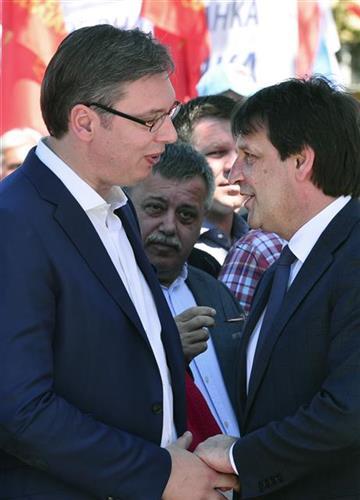 aleksandar-vucic-migitng-sns-krusevac.jpg