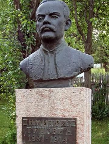 Statua Dimitrija tucovića u njegovoj rodnoj kući