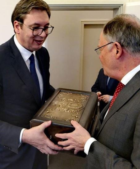 vucic-hanover-foto-instagram-pt-2.jpg