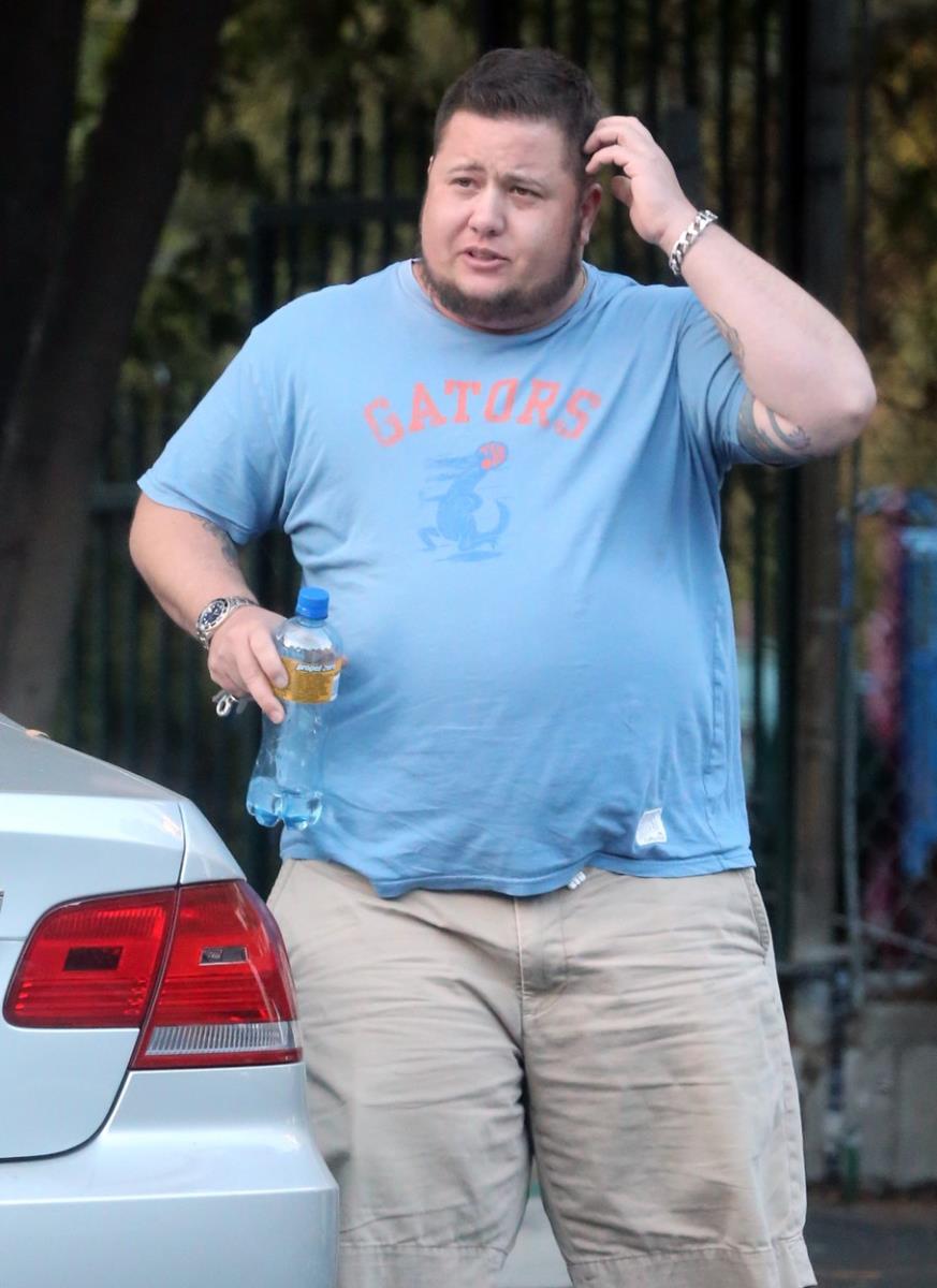 Čez Bono na ulici kraj kola