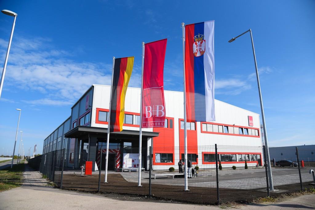 predsednik-mirovic-na-otvaranju-fabrike-bb-sensor-solutions-d.o.o.-u-subotici-1.jpg
