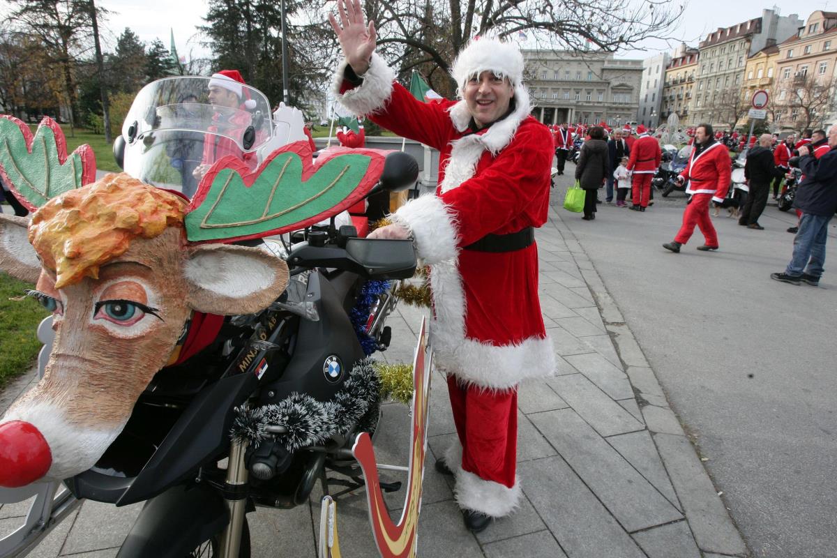 deda-mraz-bajker-sremcica-pakjetici-foto-tanjug-sava-radovanovic-5.jpg