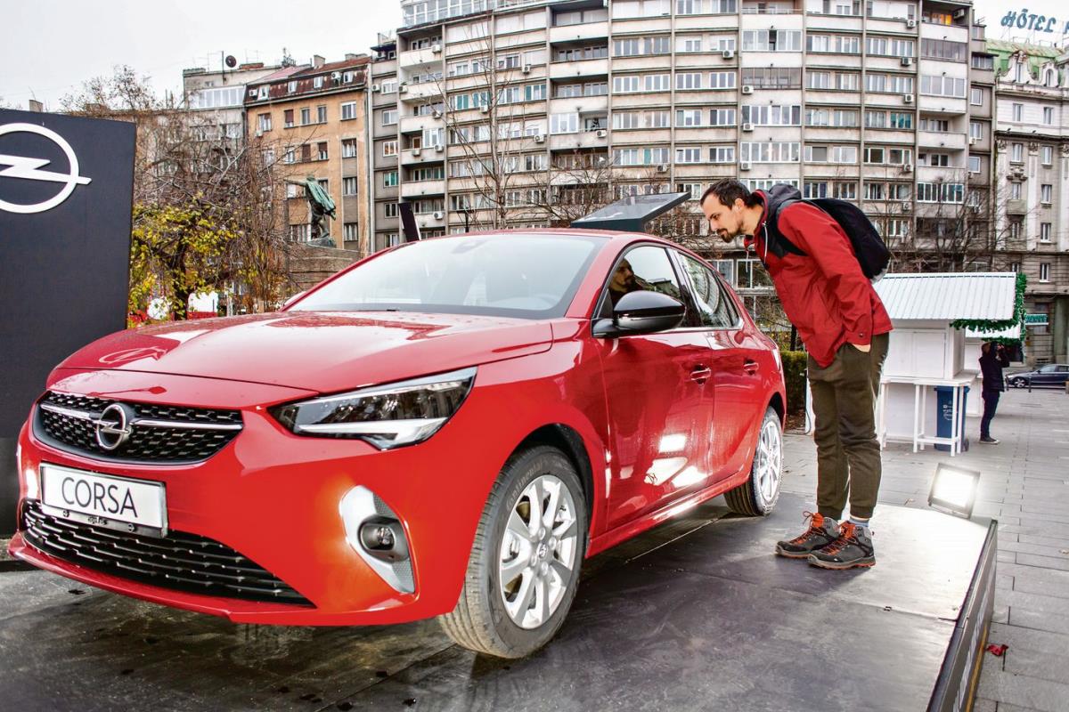 nova-opel-corsa-koju-mozete-pogledati-u-parku-vojvode-vuka-tokom-trajanja-festivala-25-12-2019.jpg