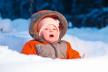 ne-bacajte-bebu-po-snegu-stockphotoadorablebabylookfromdiggedhideoutholeinsnowinfieldintheeveningpark70260349--smanjena.jpg