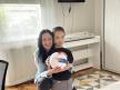 Ministarka Jelena Žarić Kovačević sa Aleksom Stojanovićem koji boluje od retke bolesti (1).jpeg