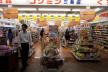 japan-radnici-supermarket.jpg