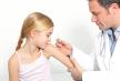 stockphotodoctordoingvaccineinjectiontoblondlittlegirl68958424.jpg