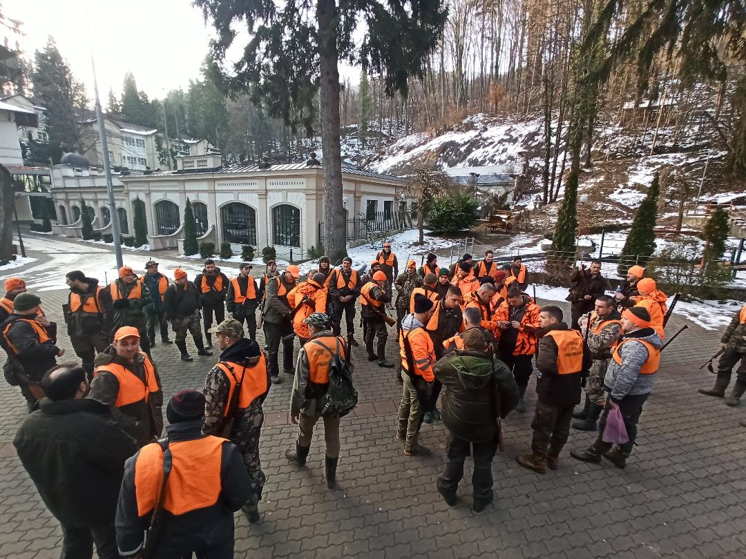 ribarska-banja-25.1.-2020.-lovci-se-dogovaraju-o-akciji.jpg