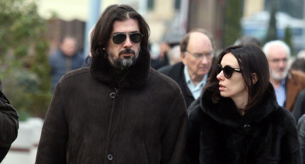 Sloboda Mićalović i Vojin Ćetković u crnim kaputima sa sunčanim naočarima