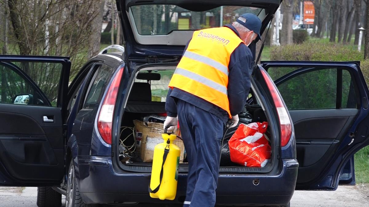gradonacelnica-reporterka--dezinfekcija-taxi-vozila.00-01-31-00.still001.jpg