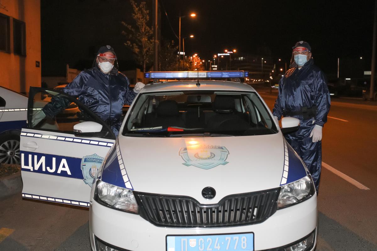 policijska-patrola-na-veliki-petak-tokom-policijskog-casa9639.jpg