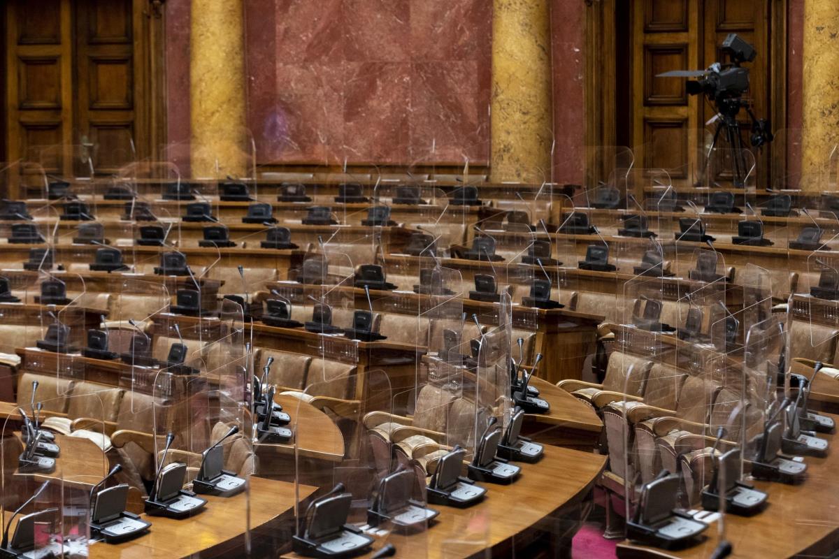 skupstina-unutra-korona-foto-tanjug-2.jpg