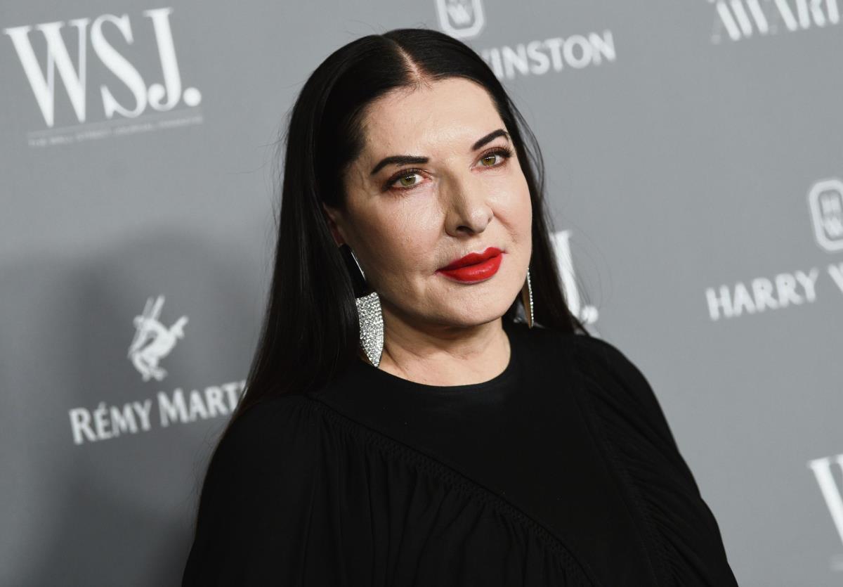 Marina Abramović skroz u crnom