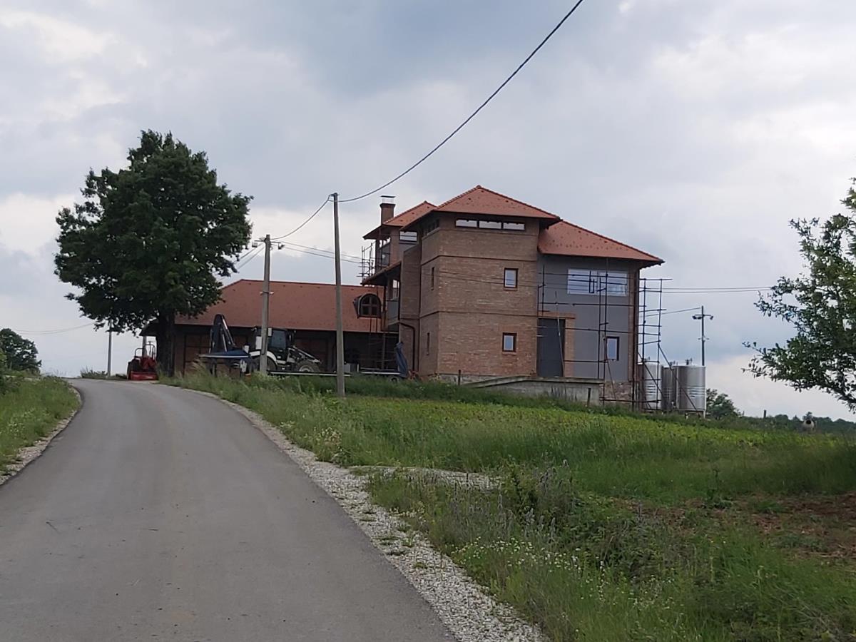 Imanje Nenada Jezdića u selu Zabrdica