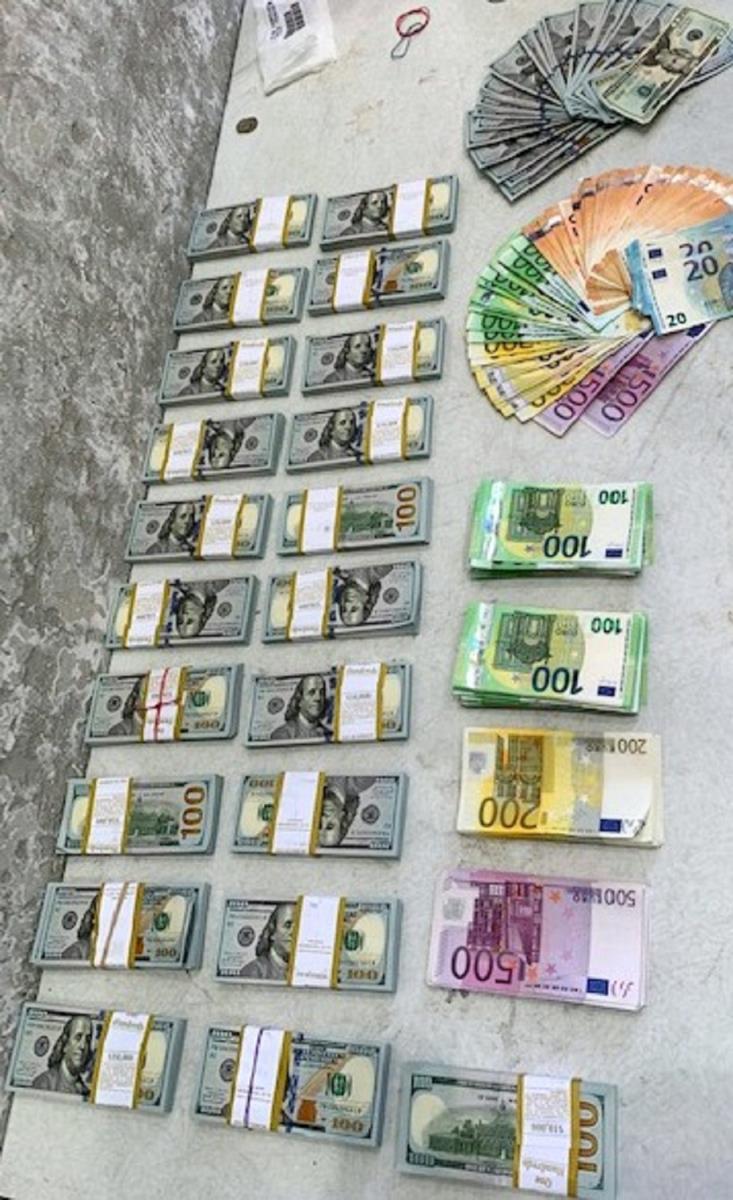 preko-200-000-dolara-i-50-000-evra-zaplenjeno-na-horgosu.jpg
