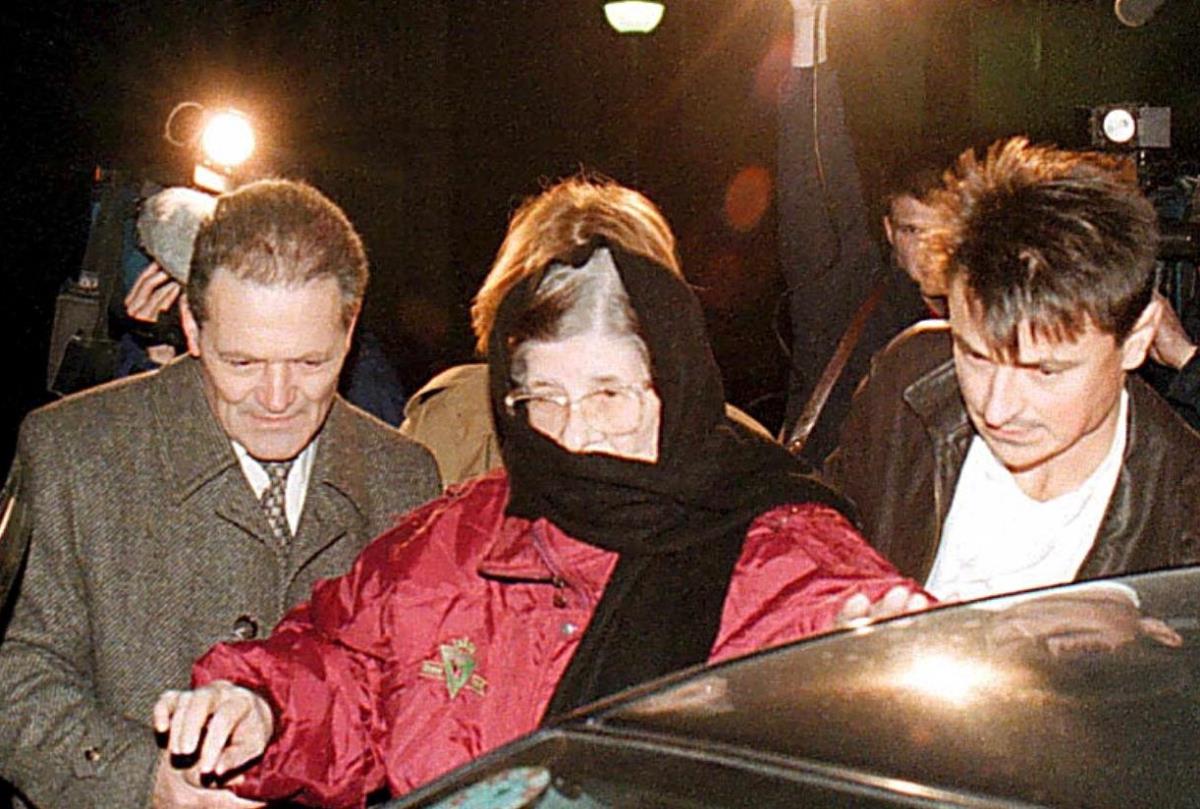Nada Šakić posle oslobođenja napušta zagrebački zatvor 1. februara 1999. godine
