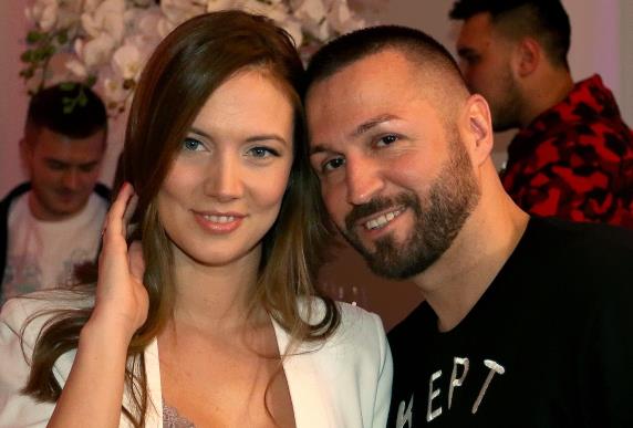 ŠA PREVARIO ŽENU PA MU ONA UZELA BOGATSTVO! Pored 150.000 evra, evo šta je sve dobila od nekretnina: On sve javno otkrio