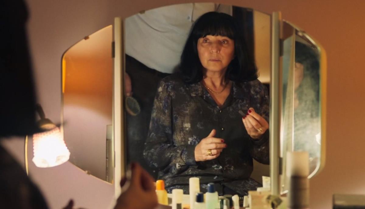 Mirjana Karanović kao Mira Marković u seriji Porodica