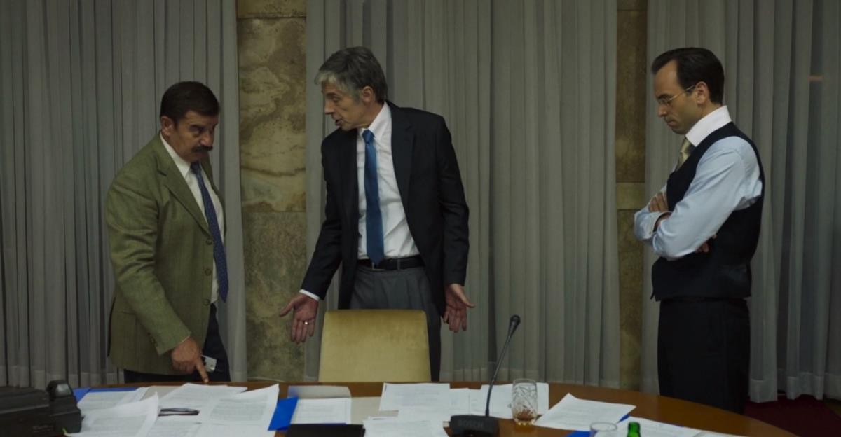 Uliks Fehmiu kao Zoran Đinđić i Radovan Vujović kao Vladimir Beba Popović u seriji Porodica