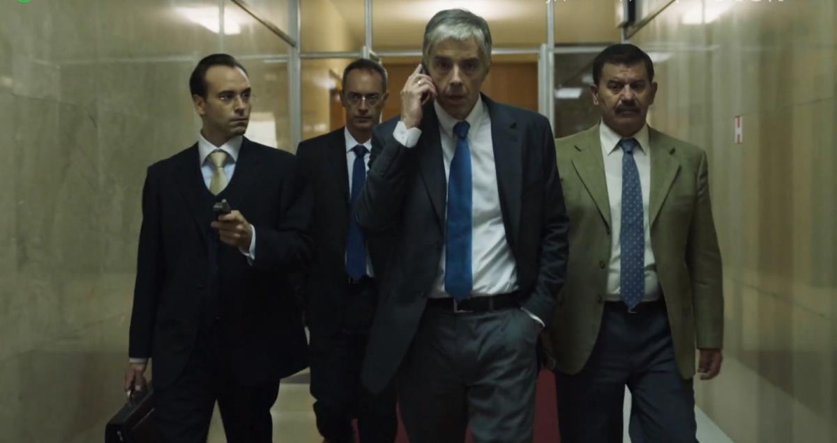 Uliks Fehmiu kao Zoran Đinđić u seriji Porodica