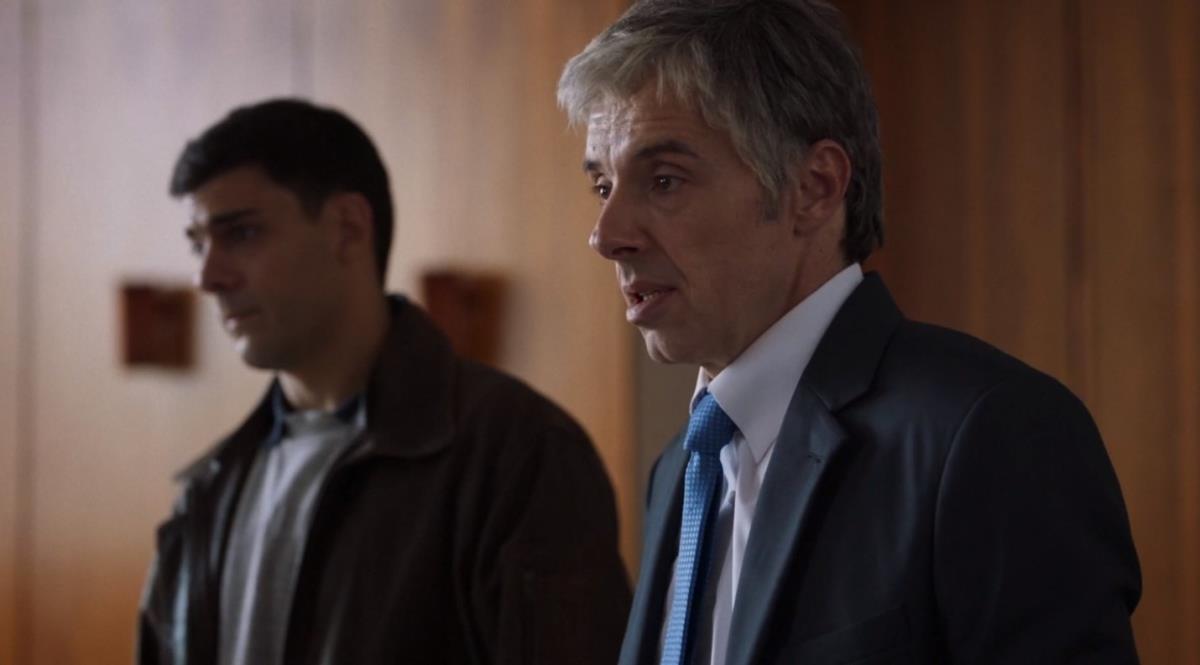 Uliks Fehmiu kao Zoran Đinđić u seriji Porodica