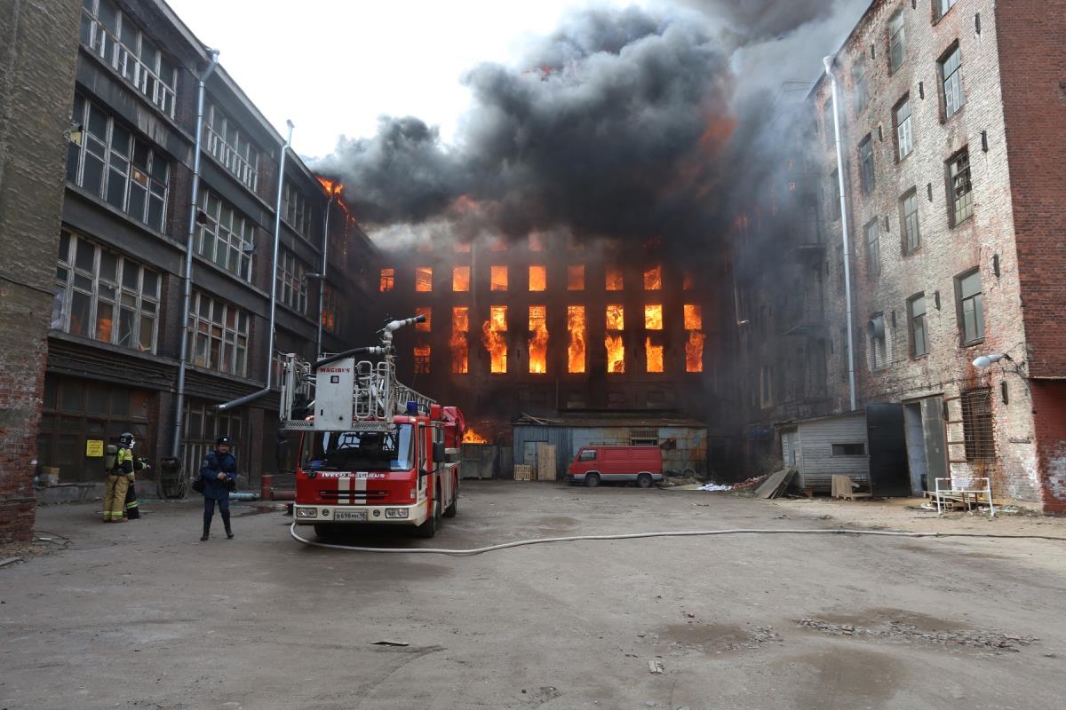 sankt-petersburg-pozar.jpg