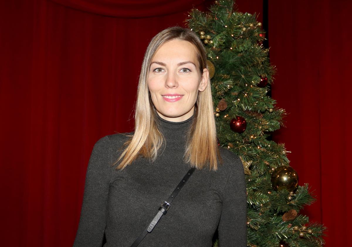 Kalina Kovačević u crnoj rolci