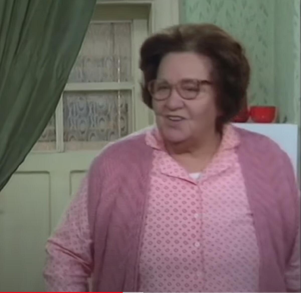 Radmila Savićević kao Riska u seriji Srećni ljudi