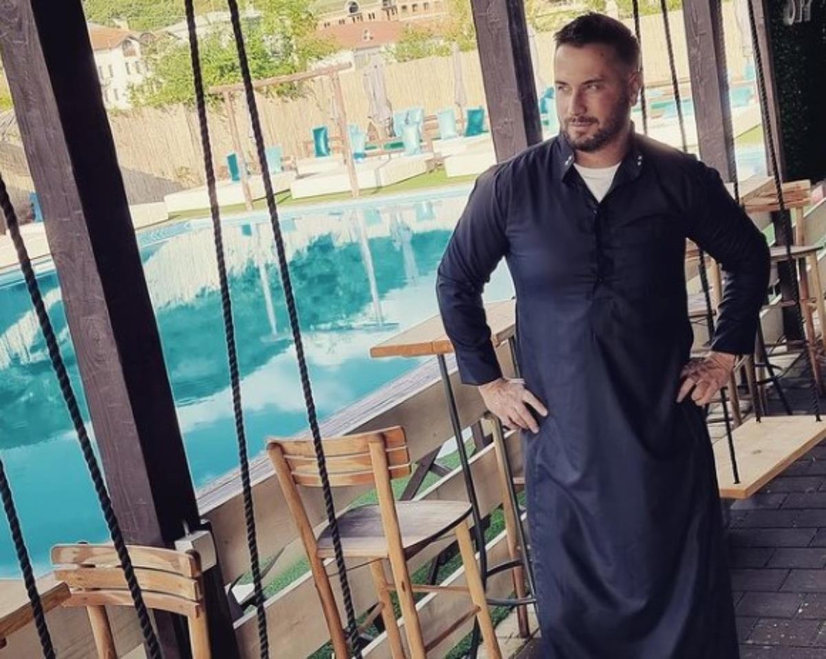 PREVARIO ŽENU SA PEVAČICOM, NJIHOVE SNIMKE GLEDAO JE CEO REGION: Danas putuje i krije život od očiju javnosti, a komentari samo pljušte