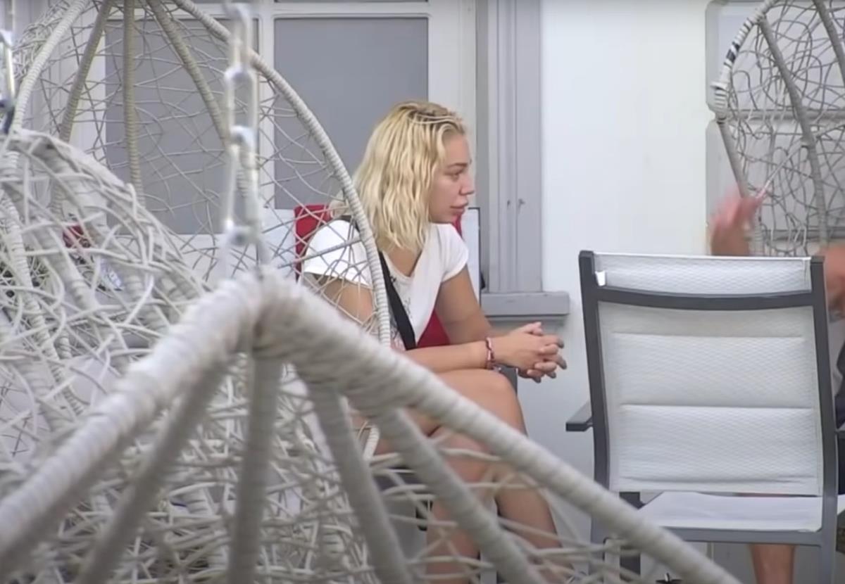 PRED KAMERAMA SAZNALA DA JOJ SE OTAC UBIO: Bivša učesnica Zadruge o jezivoj tragediji a samo jednoj osobi zahvalna za sve