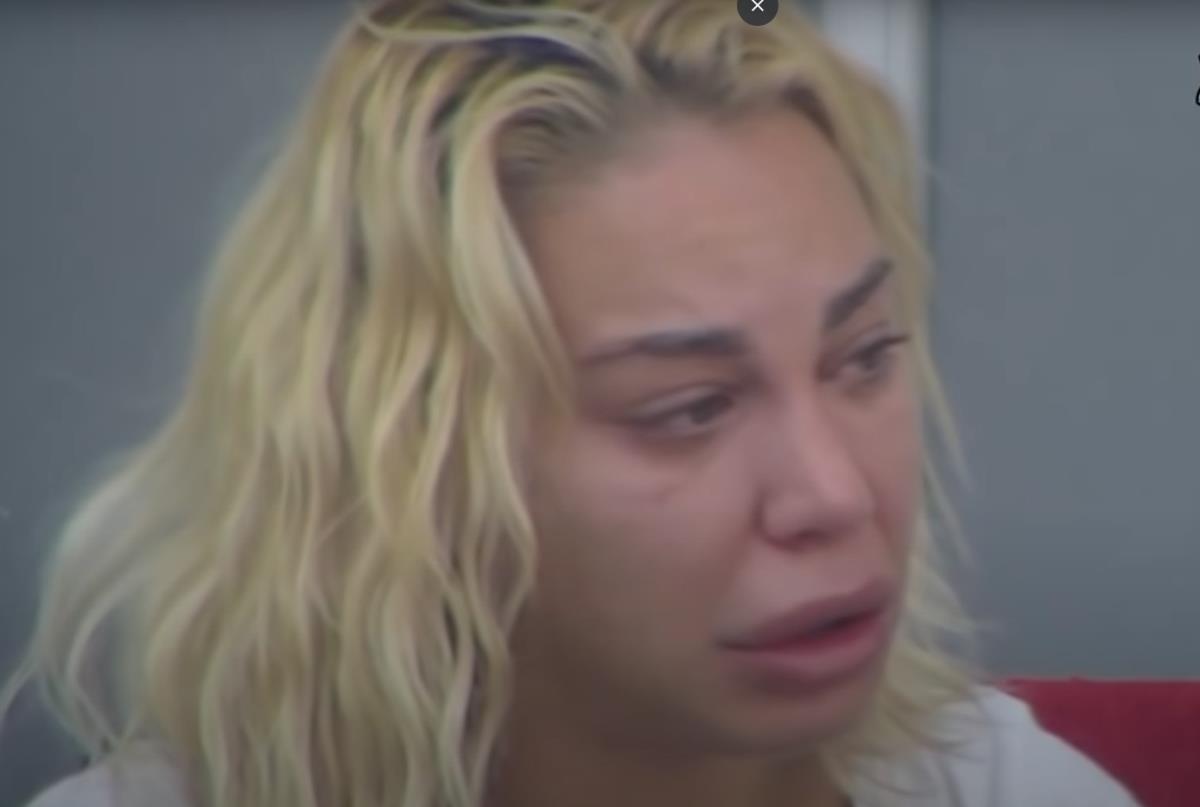 PRED KAMERAMA SAZNALA DA JOJ SE OTAC UBIO: Bivša učesnica Zadruge o jezivoj tragediji a samo jednoj osobi zahvalna za sve