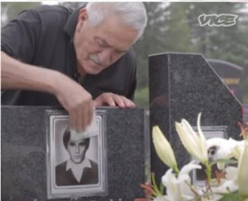 Nikola Kaluđerović na grobu svog sina