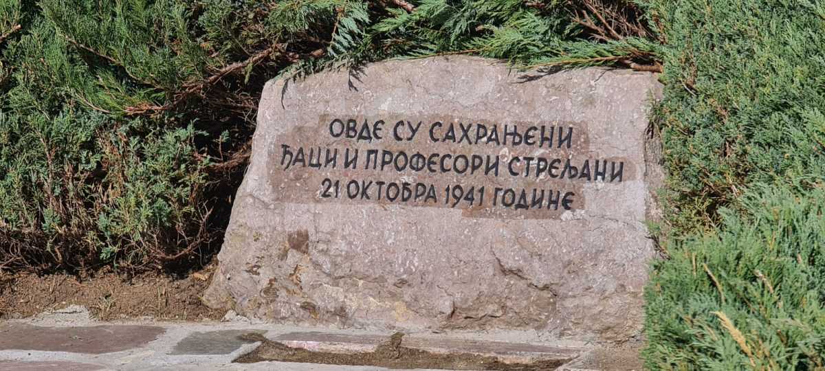 spomenik u Šumaricama