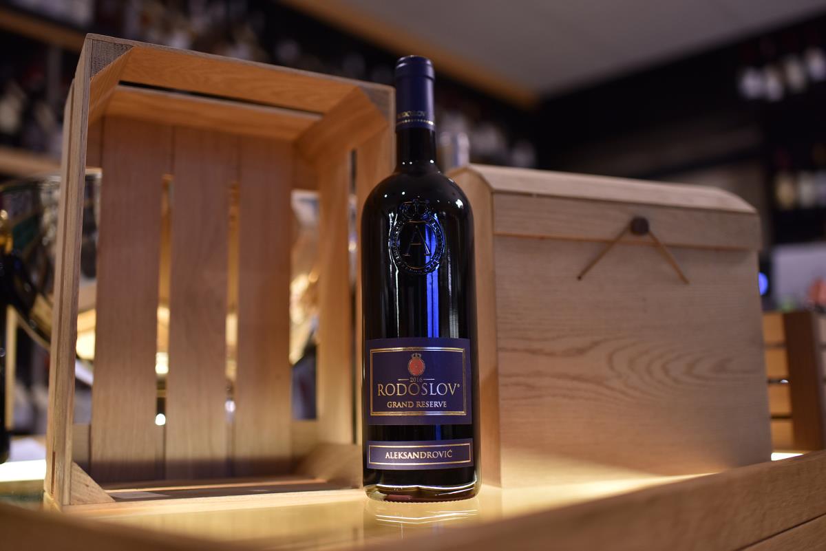 1.-najbolje-crveno-vino-rodoslov-2016-aleksandrovic--foto-ivana-cutura.jpg