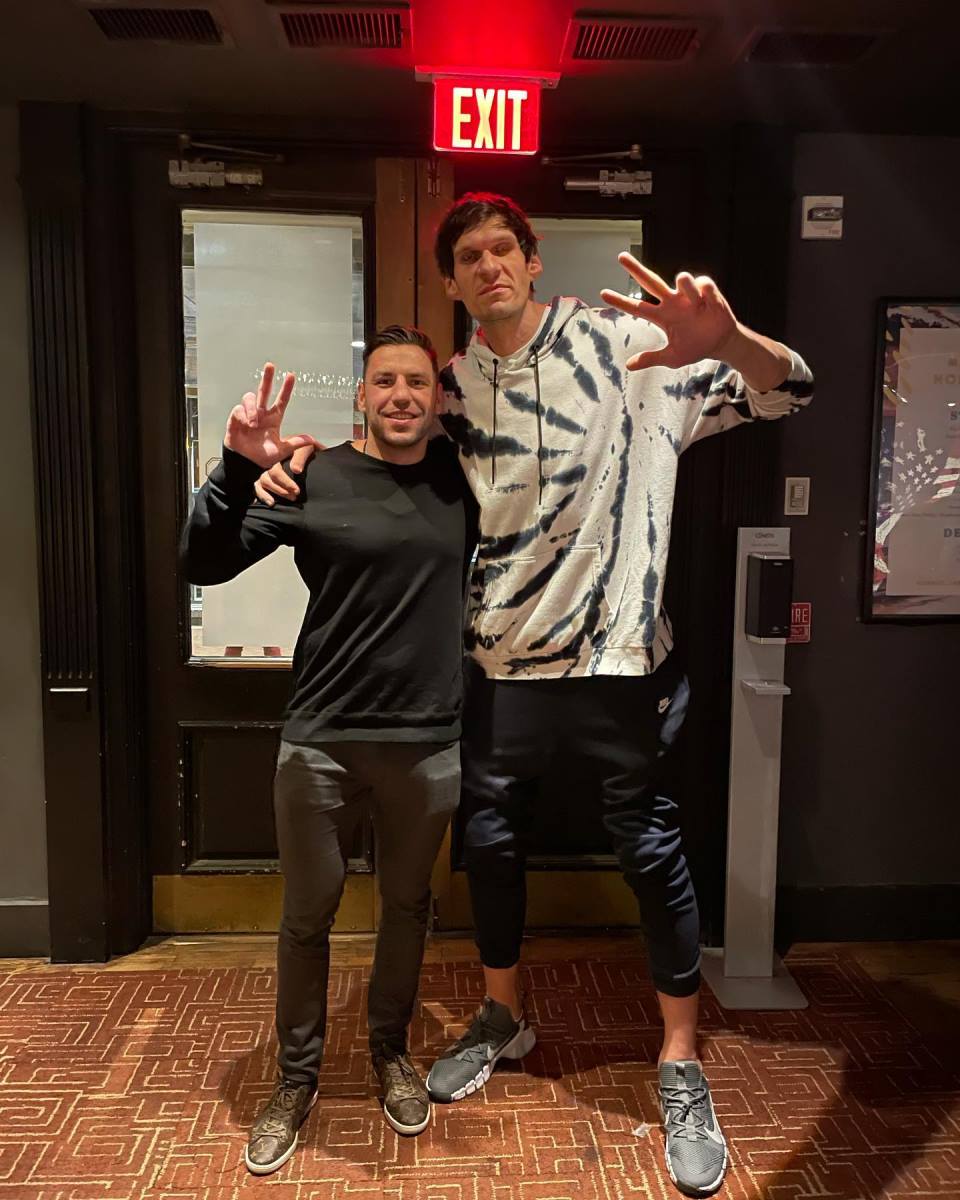 Milan Lučić doveo suprugu i decu u Ostrog