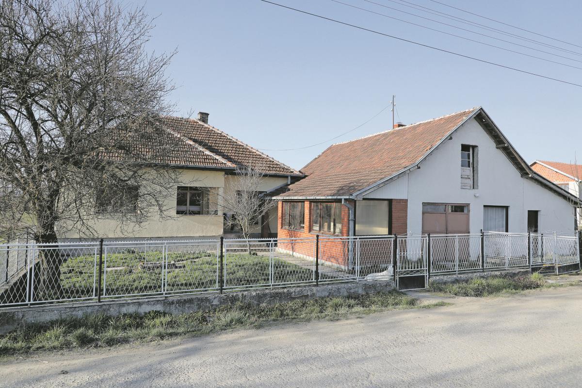 KUĆA LEPE LUKIĆ PRODATA ZA 1.000.000 DINARA, A ONDA USLEDIO ŠOK OBRT! Sve otišlo pod doboš zbog njenog bratanca, za kupovinu bio zainteresovan i Golubović