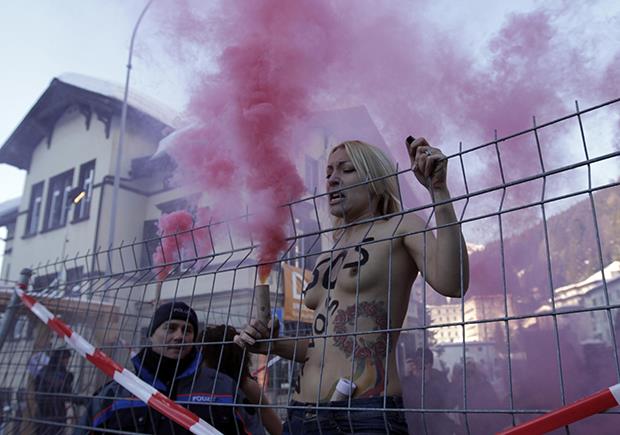 davos-ukrajinke-feministicka-grupa-femen-ekonomski.jpg