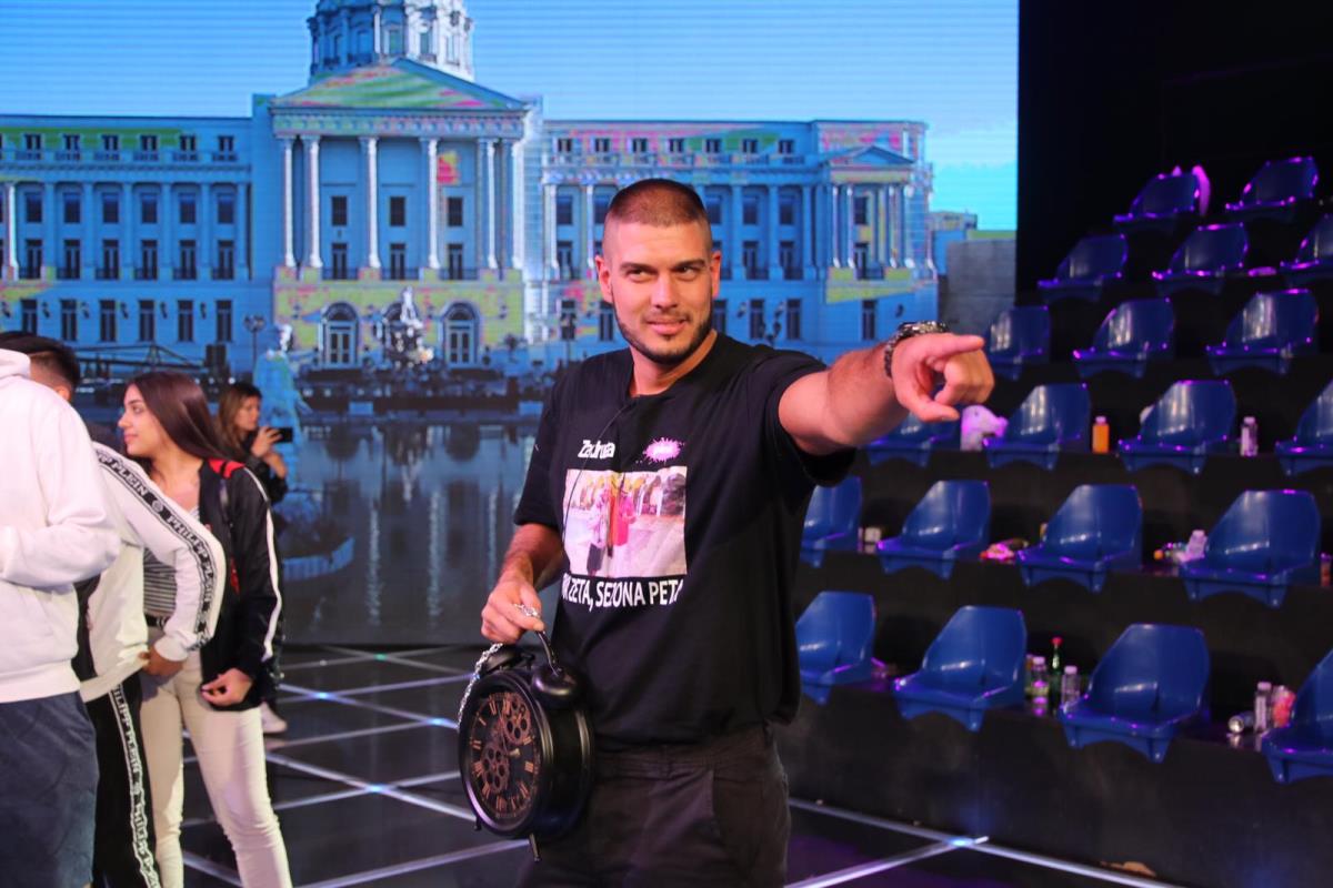 DEJAN DRAGOJEVIĆ POKRENUO BIZNIS OD 240.000 EVRA! Velika ispovest bivšeg rijaliti pobednika, on idevojka blistaju od sreće: SLEDEĆE JE BEBA!