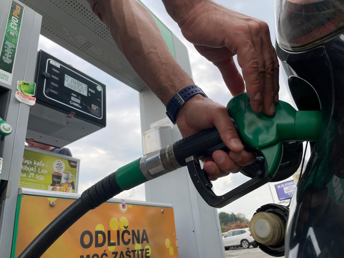 Točenje goriva na benzinskim pumpama