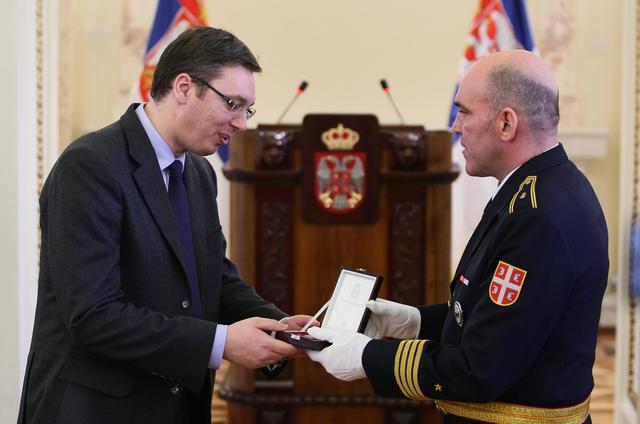 aleksandar-vucic-medalja-vojska-srbije-sretenje.jpg